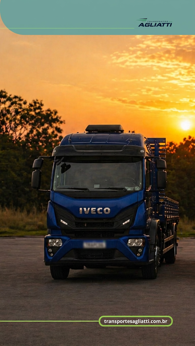 Caminhão Iveco azul da frota Agliatti